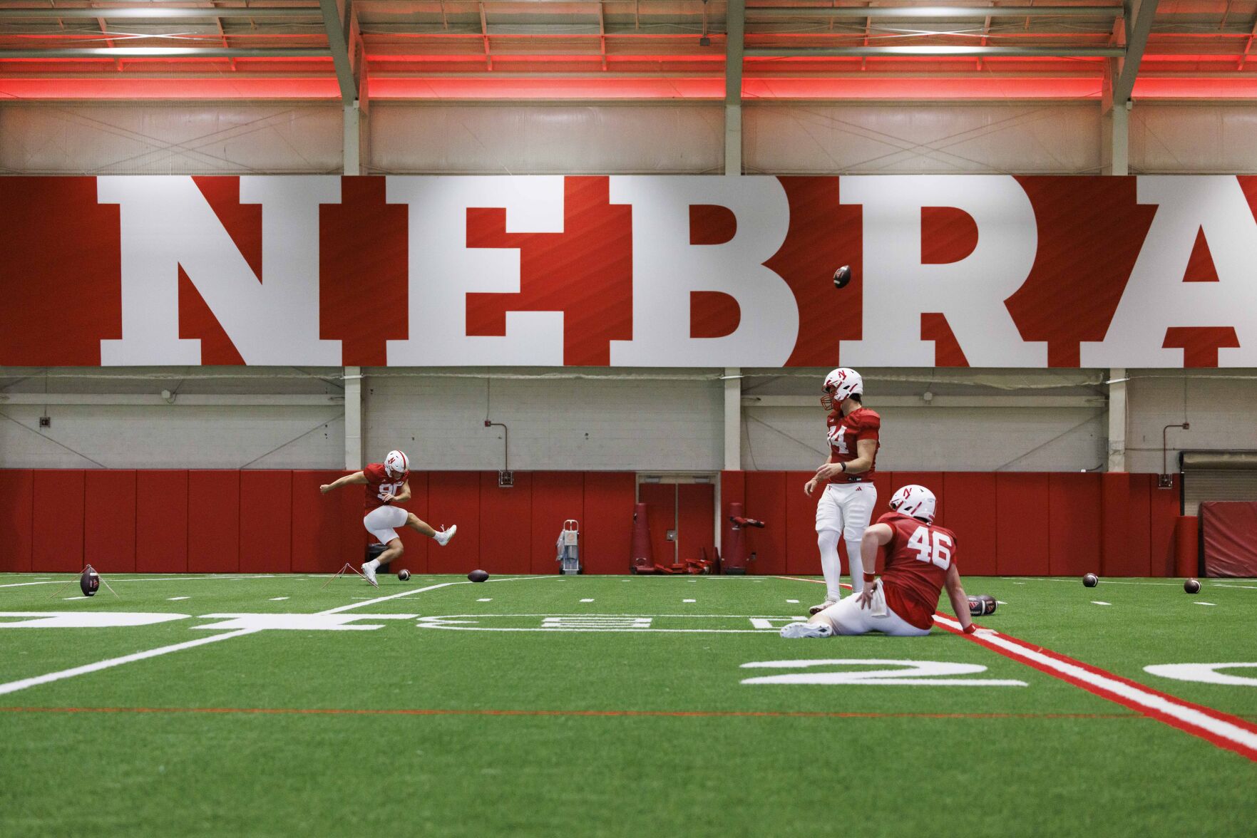 081225-owh-spo-huskerfb-mn-07.JPG